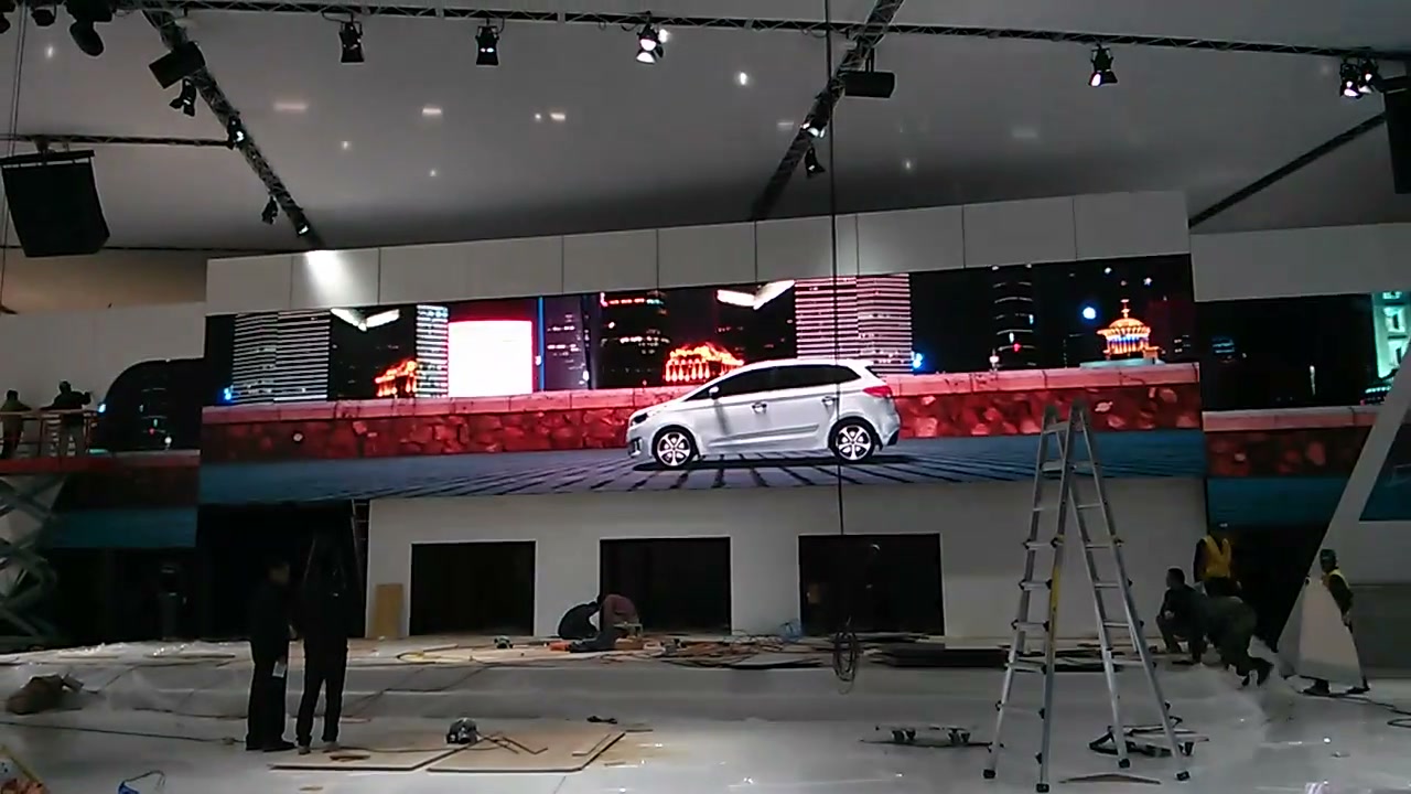 Kia Carens exhibition stand panoramic screen in motion